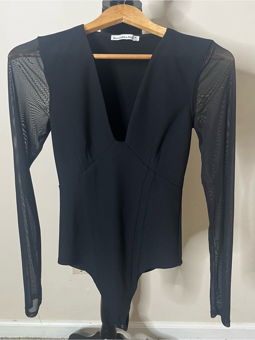 Abercrombie & Fitch Women’s Black V-Neck Sheer Sleeve Bodysuit Sz M